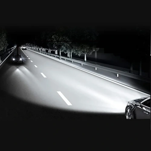 Φωτισμός δρόμου με λάμπες LED H1 τη νύχτα