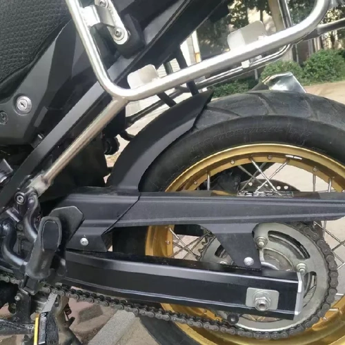 Λασπωτήρας Suzuki V-Strom 650 τοποθετημένος στη μοτοσυκλέτα