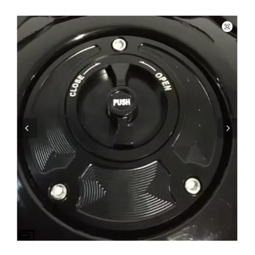 Τάπα βενζίνης CNC Yamaha Tracer 900 GT και Tracer 7 χωρίς κλειδί τοποθετημένη στο ντεπόζιτο
