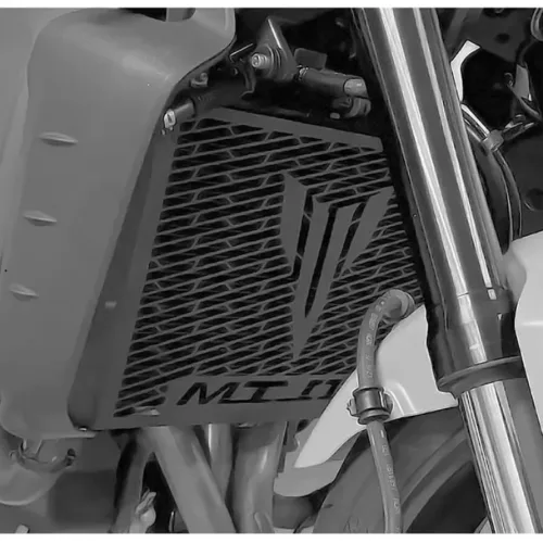 Προστατευτικό ψυγείου mt 07 yamaha τοποθετημένο live επάνω στη μοτοσυκλέτα